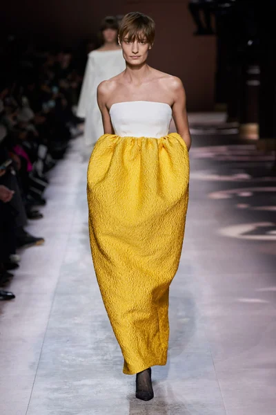 Look 18